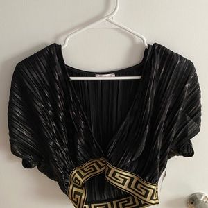 Black crop top shirt